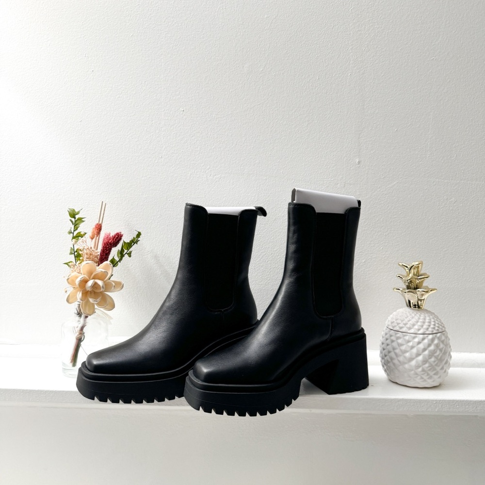 Steve Madden ‘Fynn’ Chelsea Heeled Boots